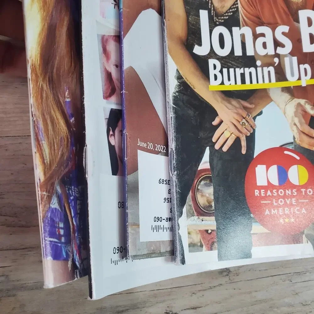 People Magazine lot of 4 magazines in print 2022 Liotta Jonas Spears Jubilee